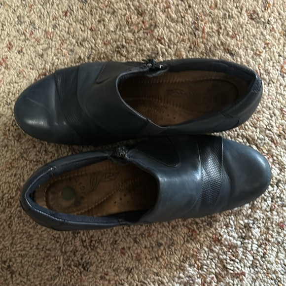 Navy blue earth origins shoes 7.5 - Picture 4 of 5